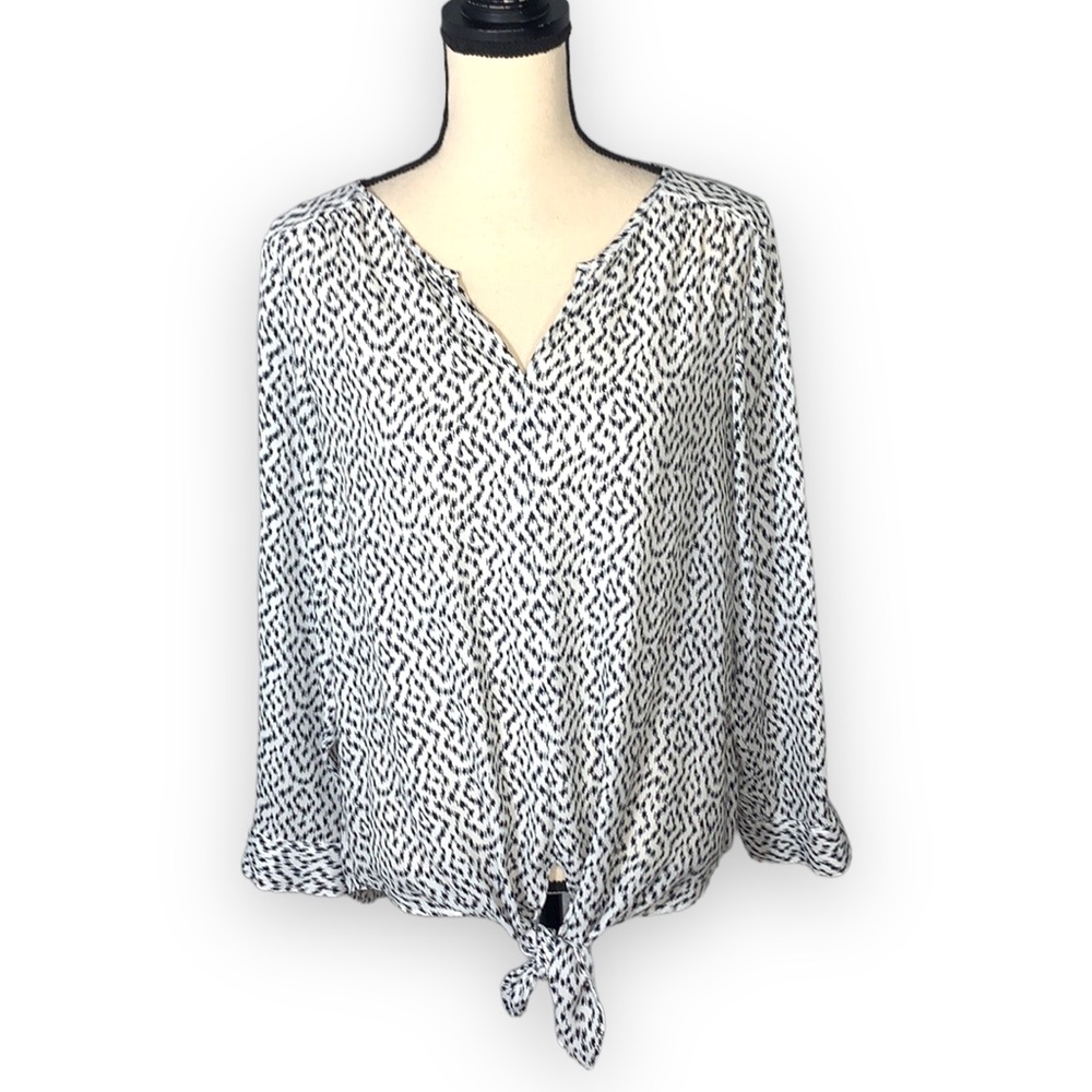 Chaus White & Black Patterned Front-Tie Blouse (Size M)